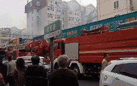 突發(fā)！青島一居民樓發(fā)生爆燃！已造1人死亡，7人受傷！3公里外有震感…