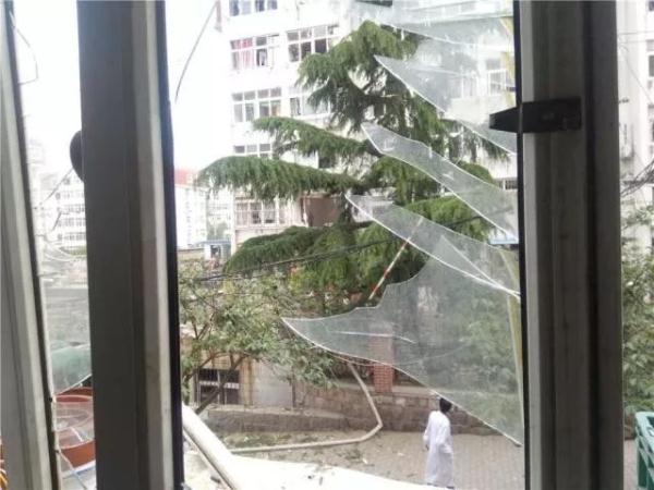 突發(fā)！青島一居民樓發(fā)生爆燃！已造1人死亡，7人受傷！3公里外有震感…