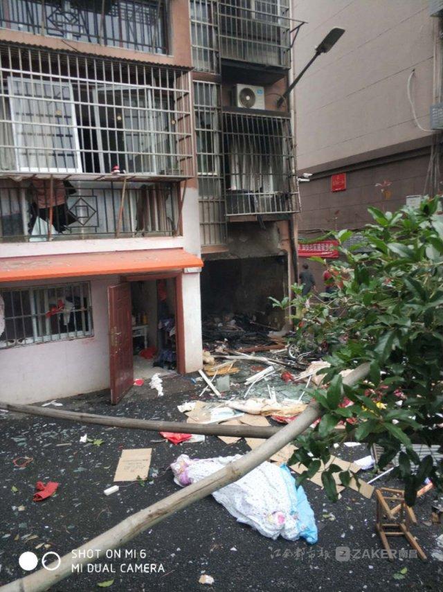 南昌新建區一小區煤氣罐爆炸， 4 人受傷