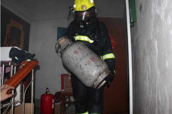 包頭管道煤氣泄漏引禍患,寒冬取暖煤氣安全需防范